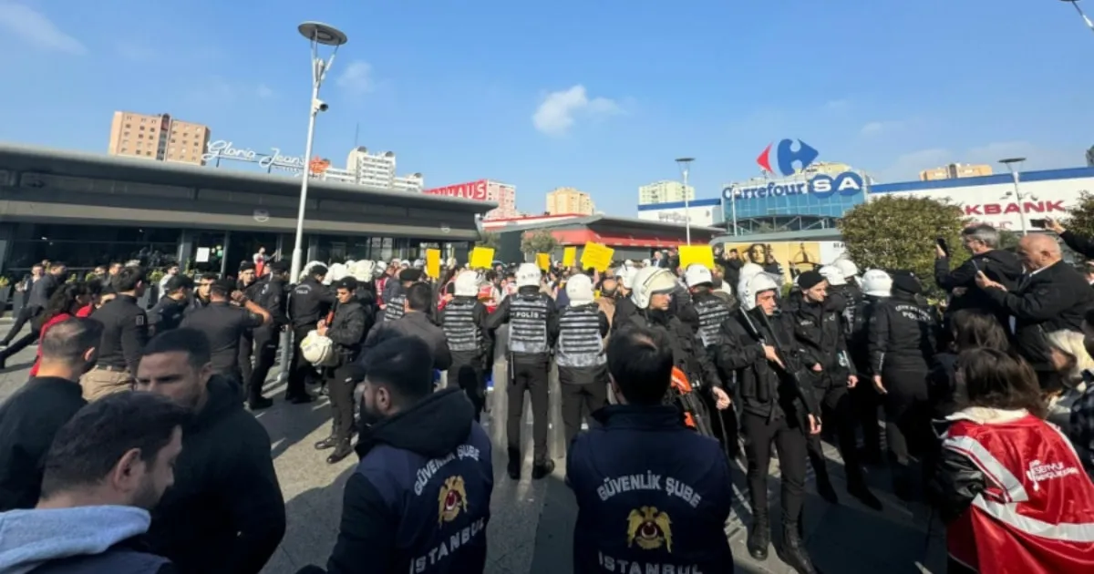 Esenyurt'ta CHP’lilere Polis Engeli: "Siyaset ve Güvenlik Çizgisi Yeniden Tartışılıyor"