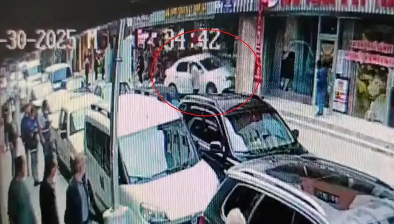 Alkollü Sürücü Mağazaya Daldı, İki Çocuk Hayatta Kalmayı Başardı!