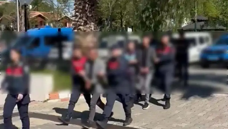Aydın'da Şok Eden Olay: Benzinle Yaktılar, Paralarını Gasbettikleri Kurbanı Korkunç Bir Şekilde Tehdit Ettiler!