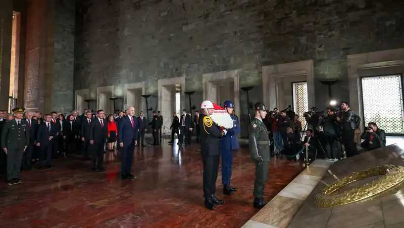 Devlet Erkanı Anıtkabir'de, Atatürk'ü Unutmadık Mesajı Verdi