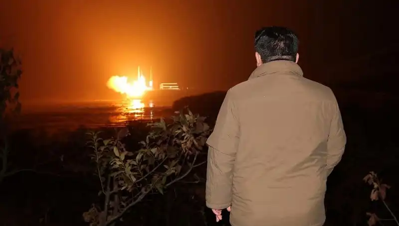 Kuzey Kore'nin Silahlarının Faturasını Amerika mı Ödüyor?