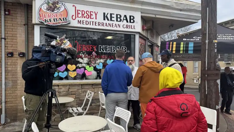 Türk Aile Trumpzede Olup, Yeşil Kart İçin Başvuru Beklerken Gözaltına Alındı