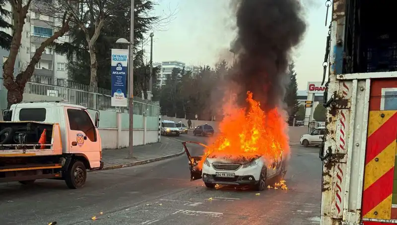 Korku Dolu Anlar: Alev Alan Araç Otomobillere Çarptı, Panik Yarattı