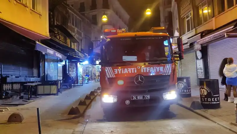 Beyoğlu'nda Asansör Boşluğuna Düşen Müşteri Sağlık Durumu Merak Ediliyor