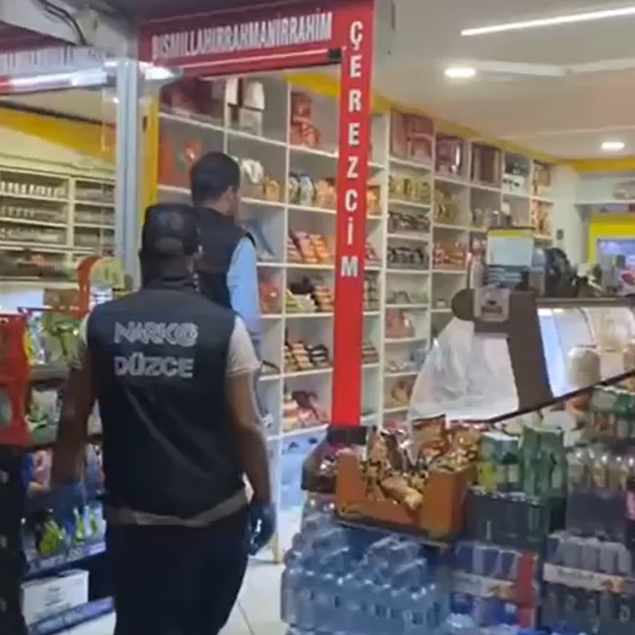 Çerez Dükkanında Uyuşturucu Ticareti Ortaya Çıktı: Polis Baskın Yaptı